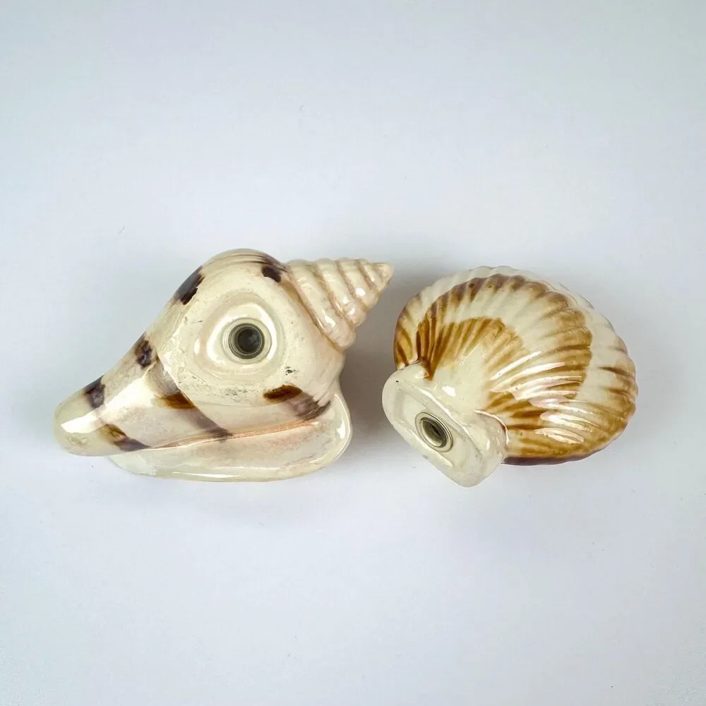 Vintage Ceramic Seashell Salt & Pepper Shakers / Coastal Cottage Kitchen Decor